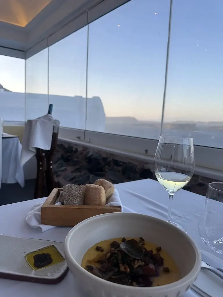 Shahd Al Harazi_Alali Restaurant_Akrolímni_avis