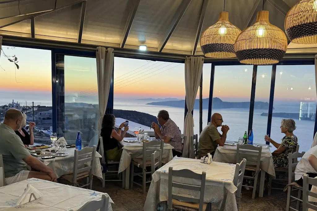 Aeolos Tavern Restaurant in Akrolímni