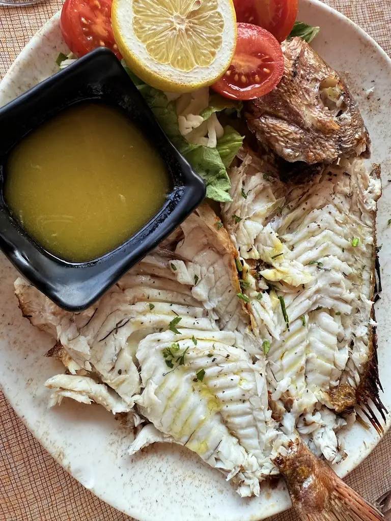 Daisy de Santiago_The Cave of Nikolas_Akrolímni_review