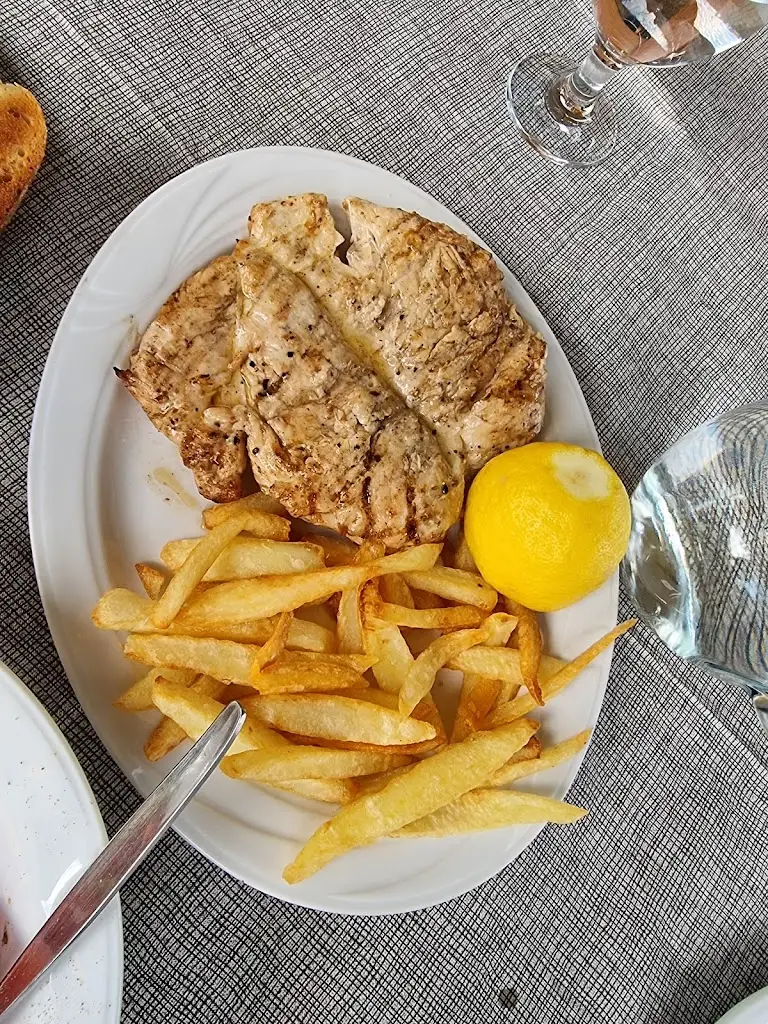 Karagiannis_Asprópyrgos_slider_image_2