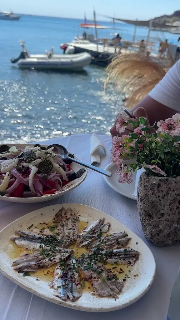 You-You Ma_Melina's Tavern_Akrolímni_Bewertung