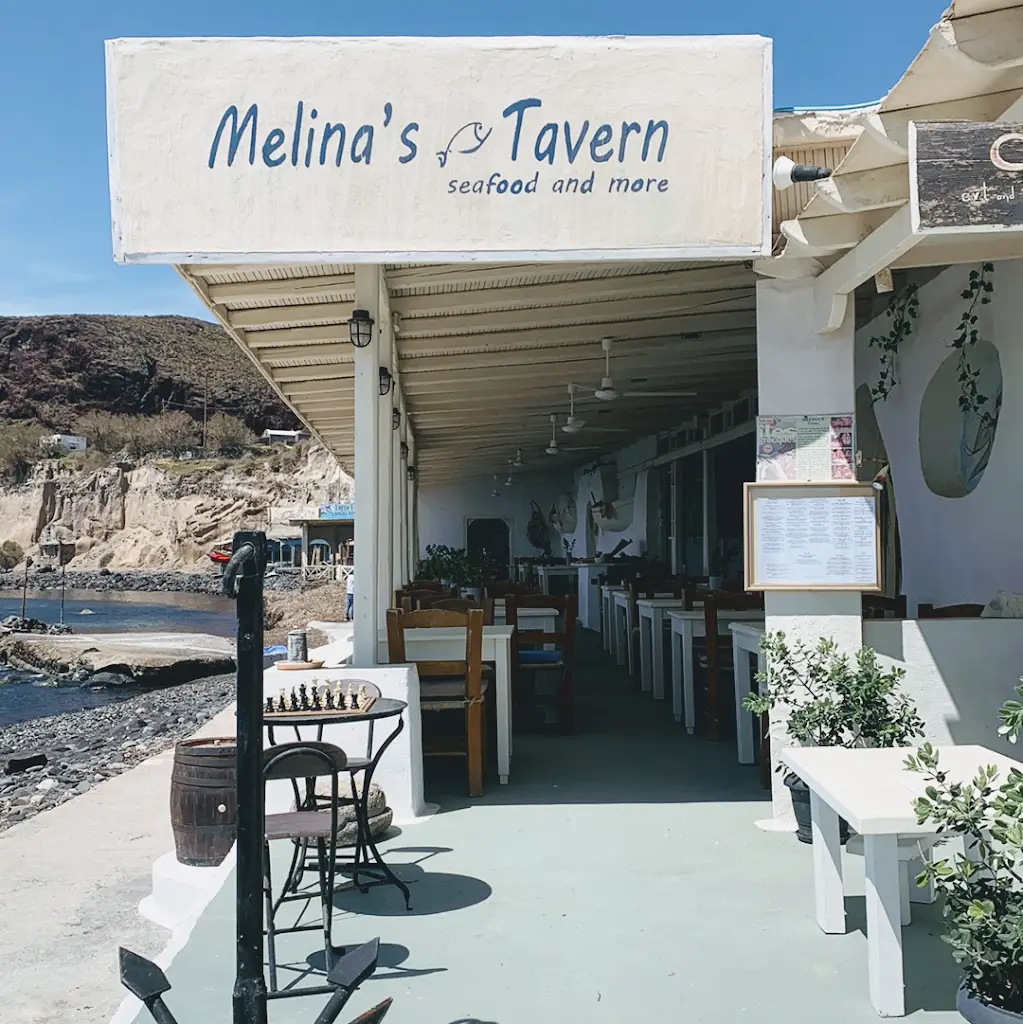 Melina's Tavern Restaurant in Akrolímni