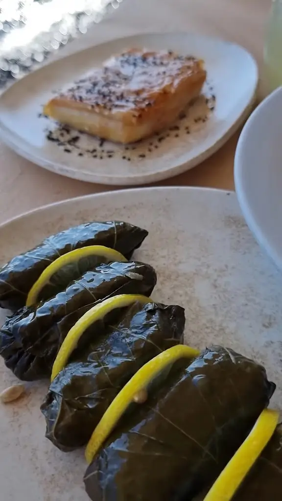 Melina's Tavern_Akrolímni_slider_image_2