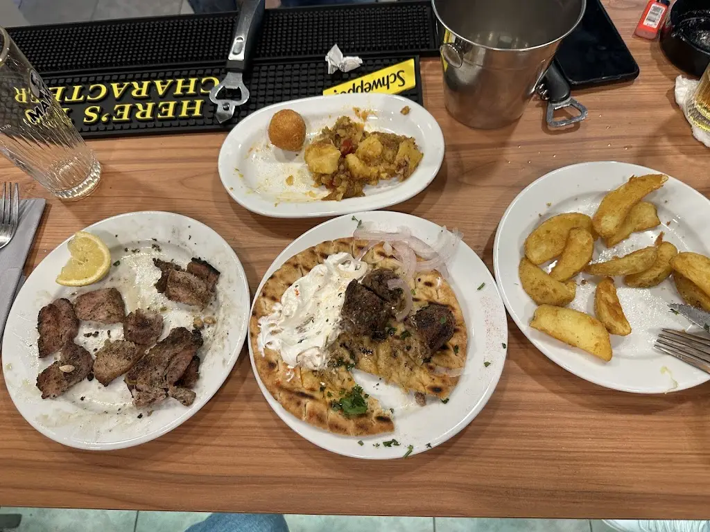 Το καραφάκι Restaurant in Akrolímni