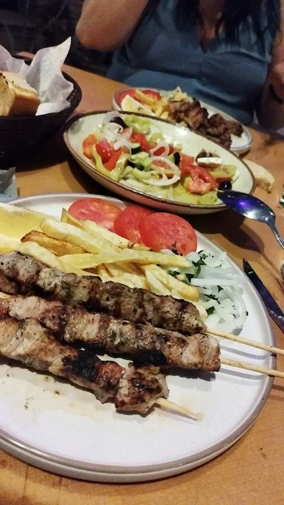 Ταβέρνα Χριστίνα Restaurant in Akrolímni