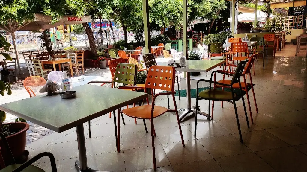 Derlicious Restaurant in Alexándreia