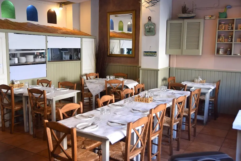 Ouzerie Lola Restaurant in Anatolikó