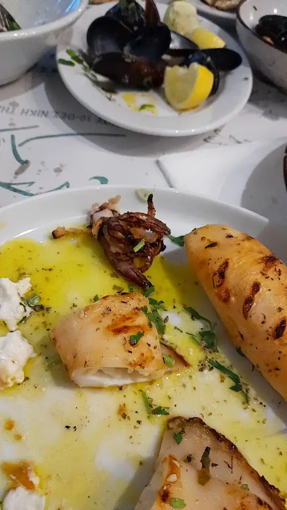 Ouzerie Lola_Anatolikó_slider_image_2