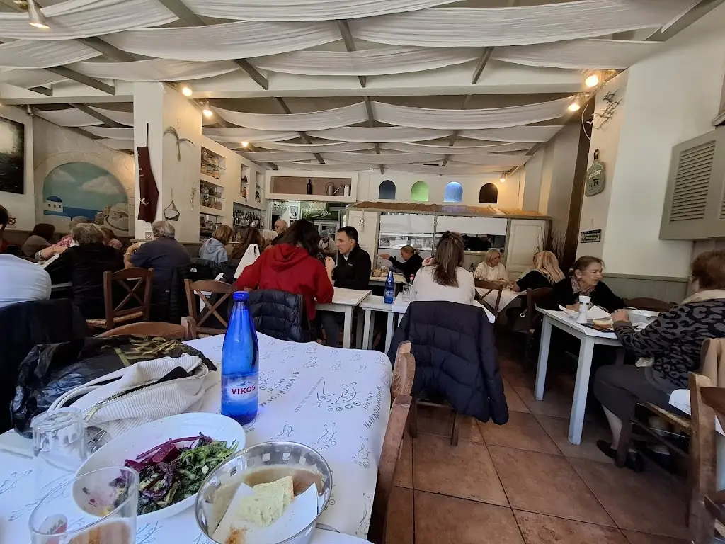 Ouzerie Lola_Anatolikó_slider_image_3