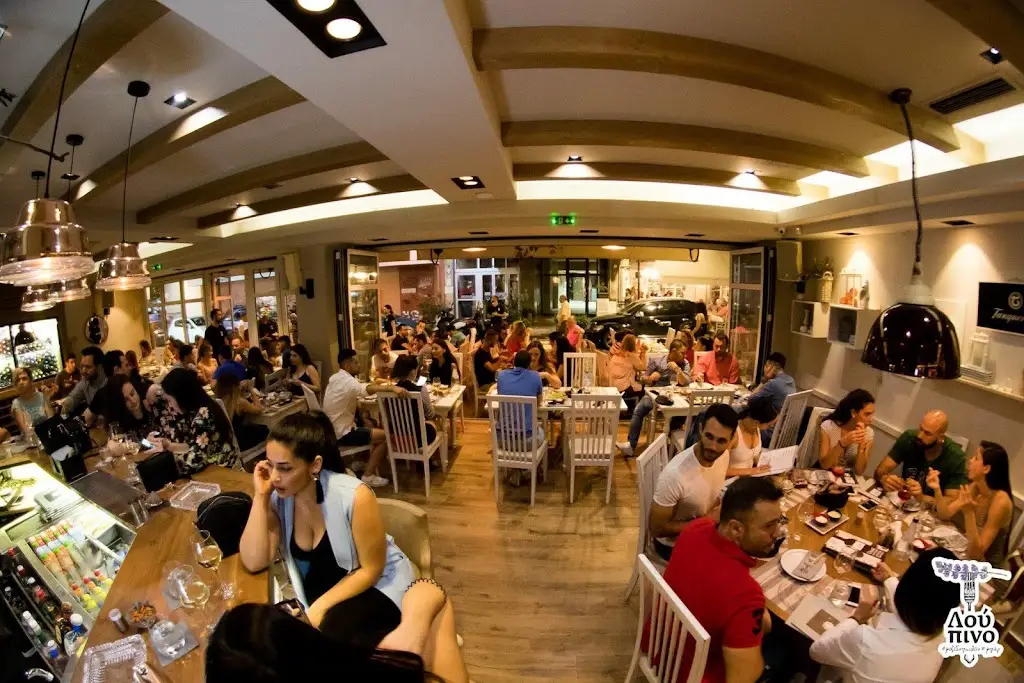 Loupino Restaurant in Anatolikó