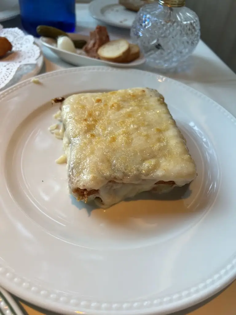 Mariana Niño Rivero_Στάφυλος Γη_Anatolikó_review