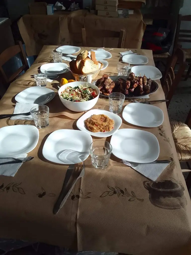 Η ΠΛΑΤΕΙΑ (ΑΛΙΣΤΡΑΤΗ) Restaurant in Alistráti