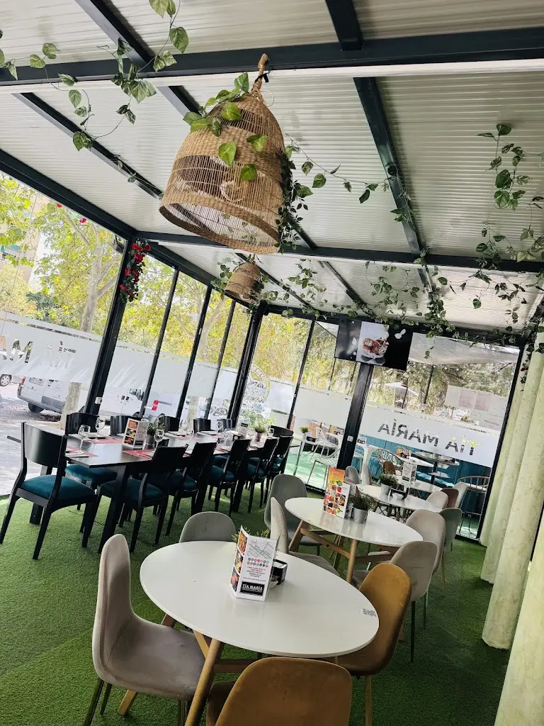 Ταβέρνα Ουζούν-πλουμής Restaurant in Alistráti