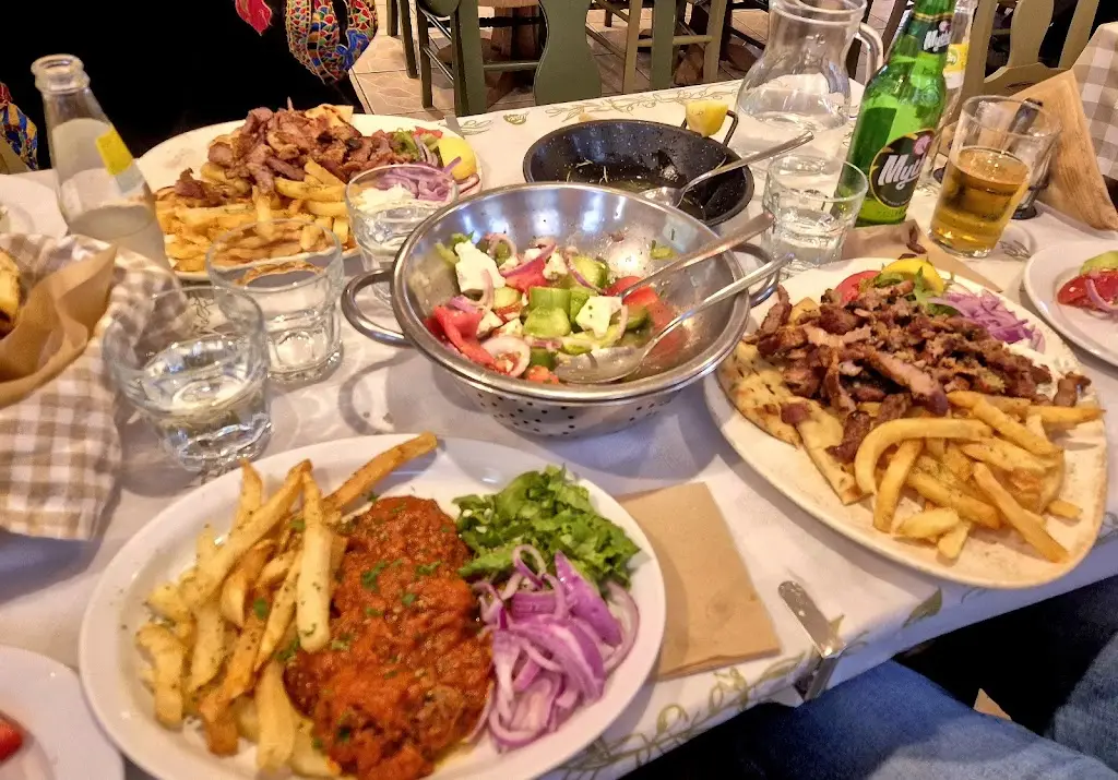 Aimee H (Aimee)_Μεζέ Μεζέ_Angelochóri_Bewertung