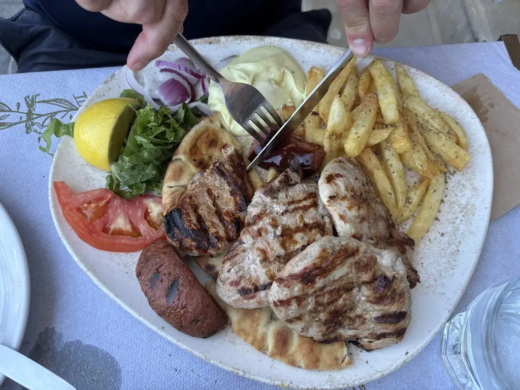 Μεζέ Μεζέ_Angelochóri_slider_image_3