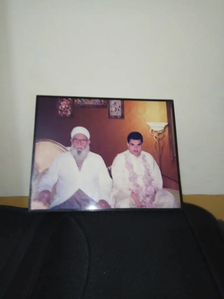 Israr Hasmi_Όρεξη να 'χεις_Asprópyrgos_Bewertung