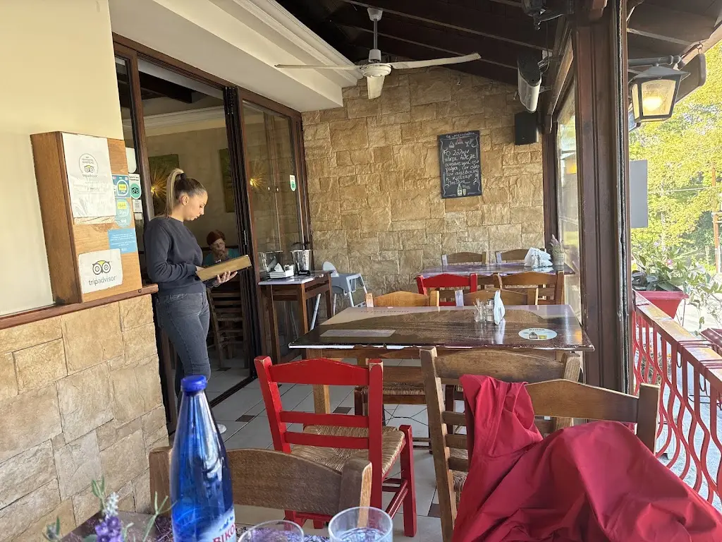 Ta Mezedakia_Angelochóri_slider_image_3