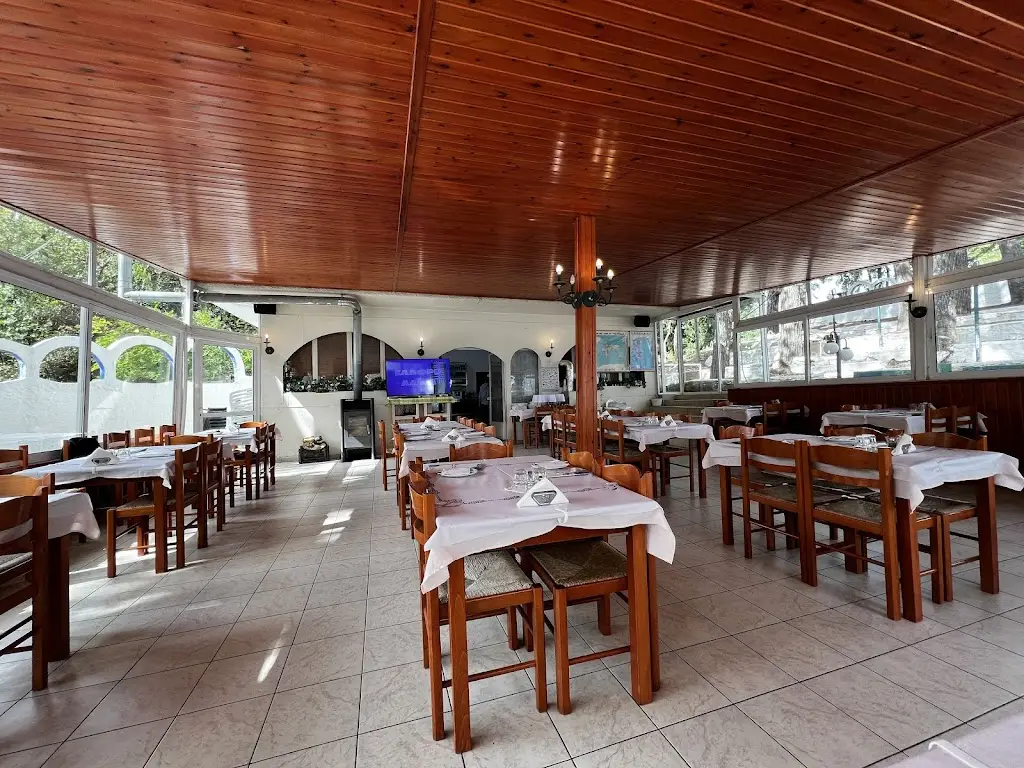 Aiolos Fish Tavern_Angelochóri_slider_image_3