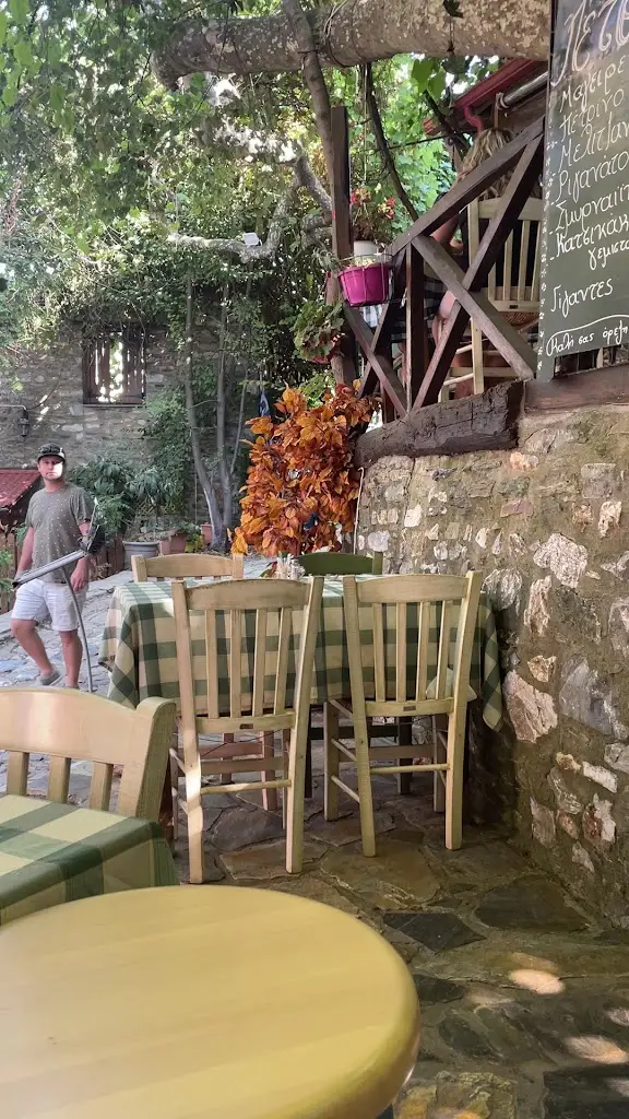 Tavern Archontiko_Aghios Panteleímon_slider_image_2