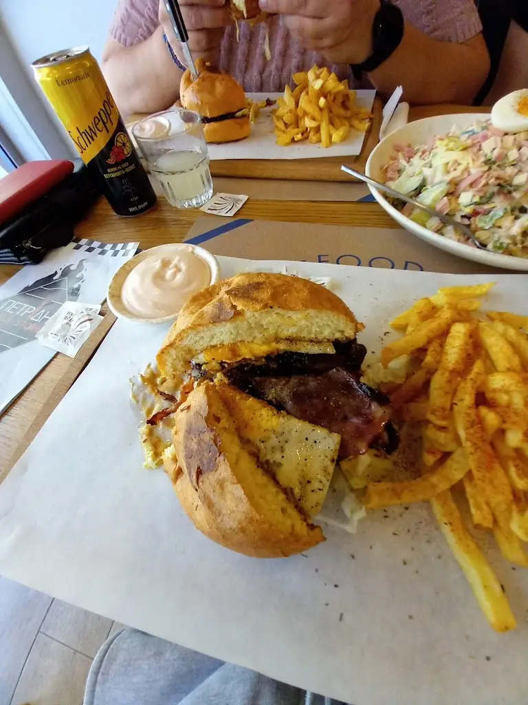 Menü_ΠΕΤΡΙΔΗΣ GRILL ΑΡΙΔΑΙΑ_Aridaía_Bild_1