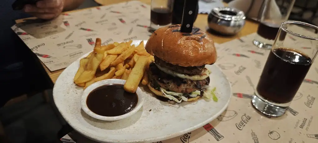 Παναγιώτης Γιαλερνιος_ΠΕΤΡΙΔΗΣ GRILL ΑΡΙΔΑΙΑ_Aridaía_Bewertung