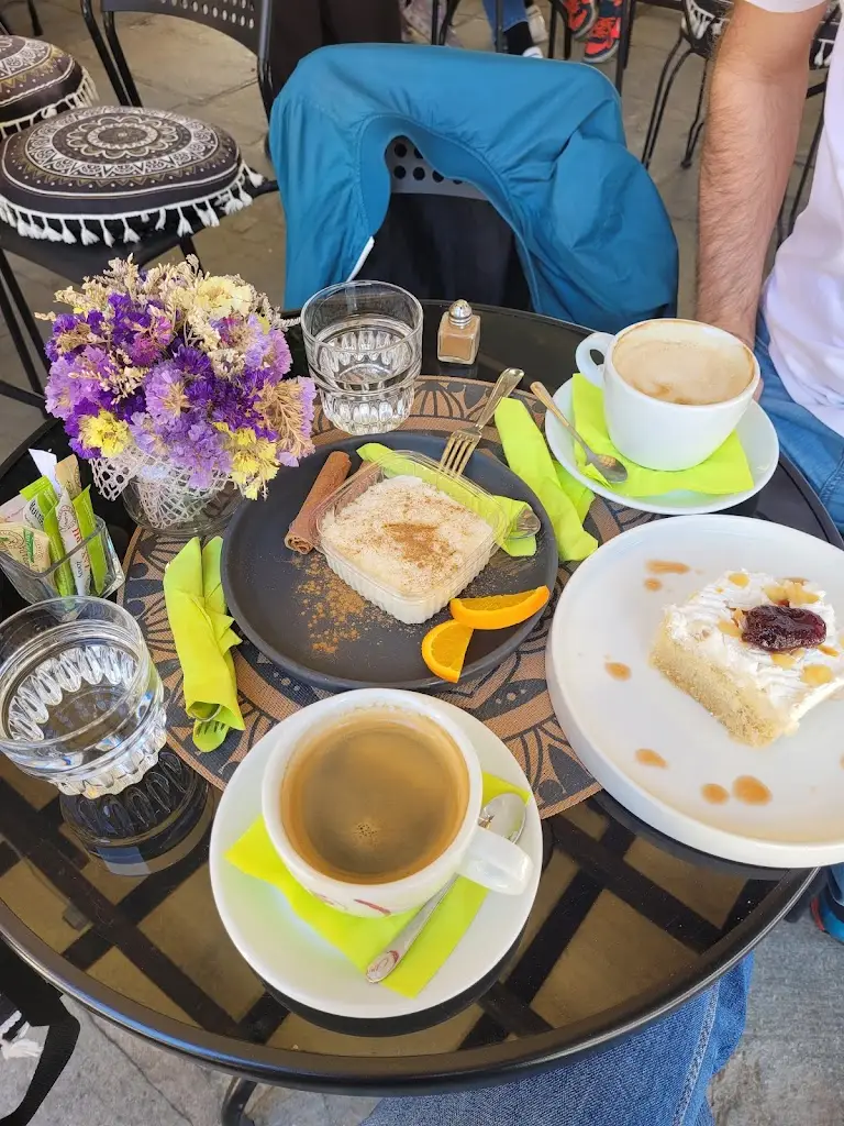 Antonia Dragan_Eleni Cafe Bistrot_Arnaía_review