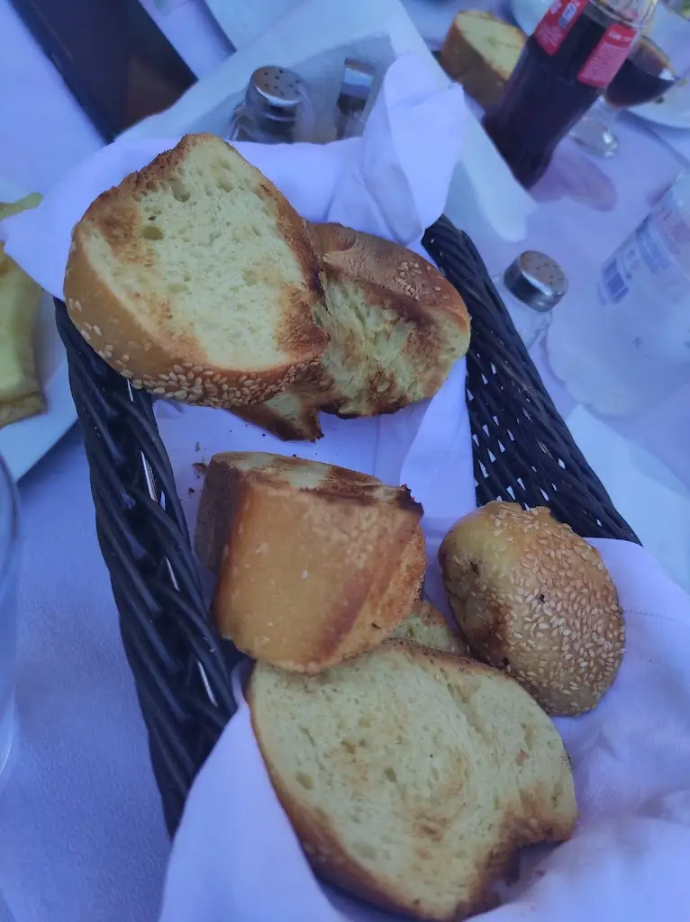 George Giavroutas_Taverna Basilis_Asprópyrgos_review