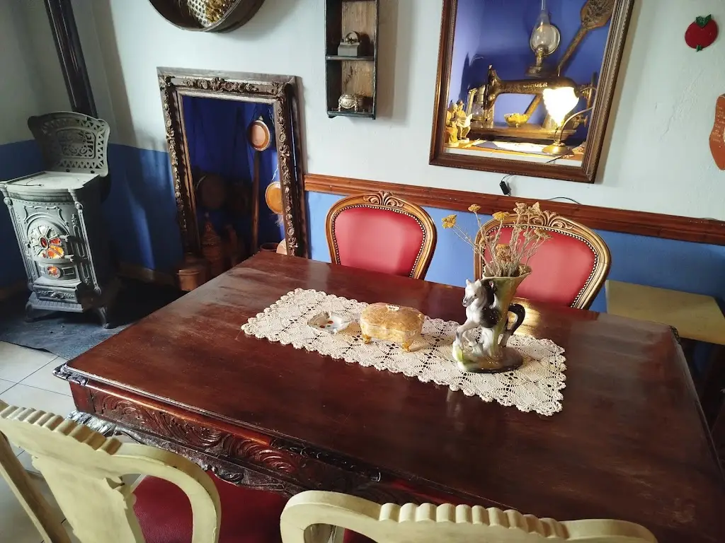 "The Lanara" traditional cafe - meze Restaurant in Arnaía