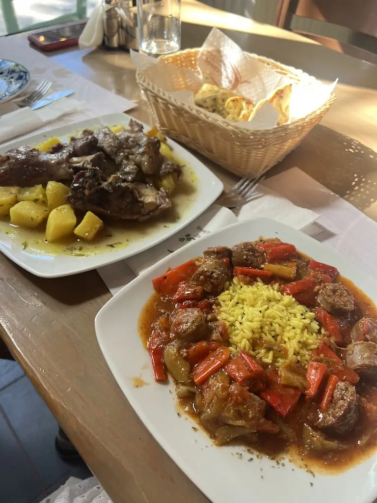 Rūta Ramanauskaitė_o Πλάτανος_Arnaía_Bewertung