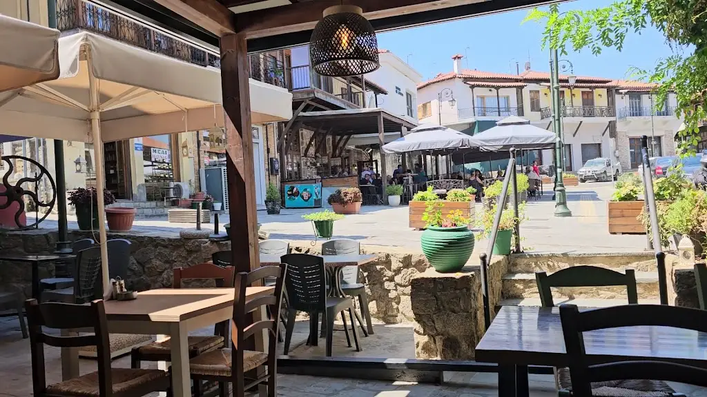 o Πλάτανος_Arnaía_slider_image_2