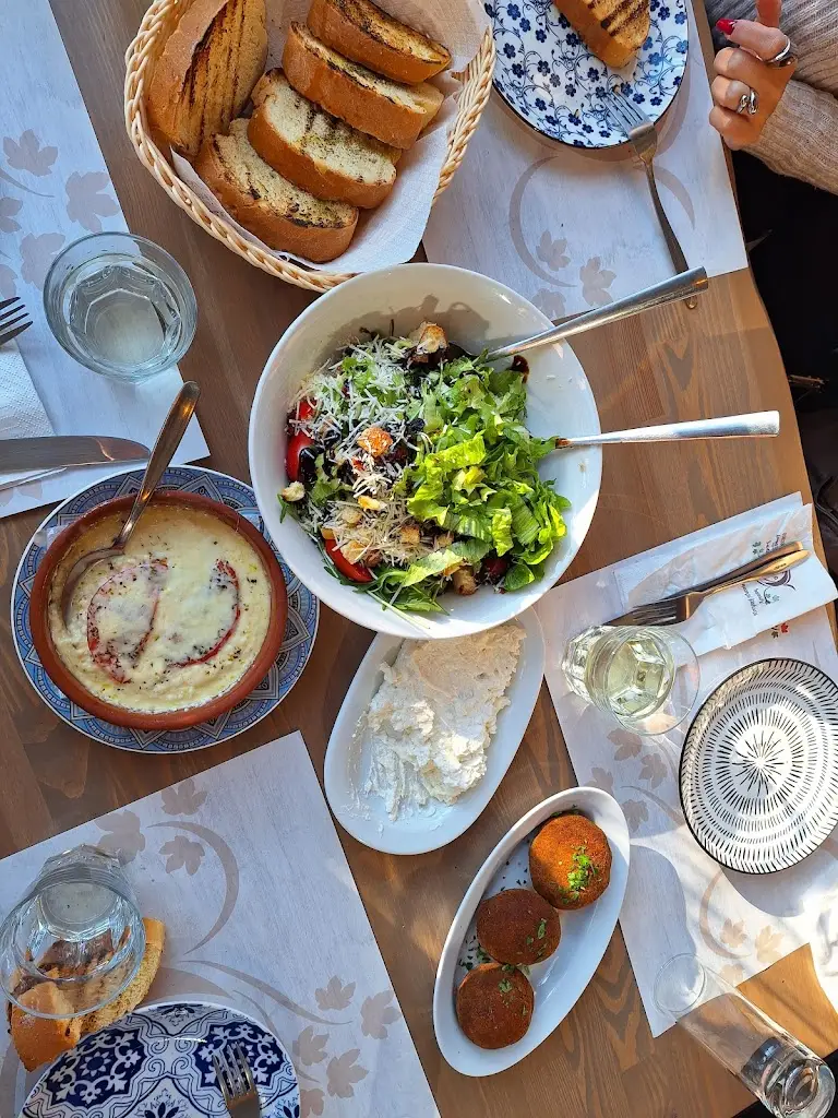 o Πλάτανος_Arnaía_slider_image_3