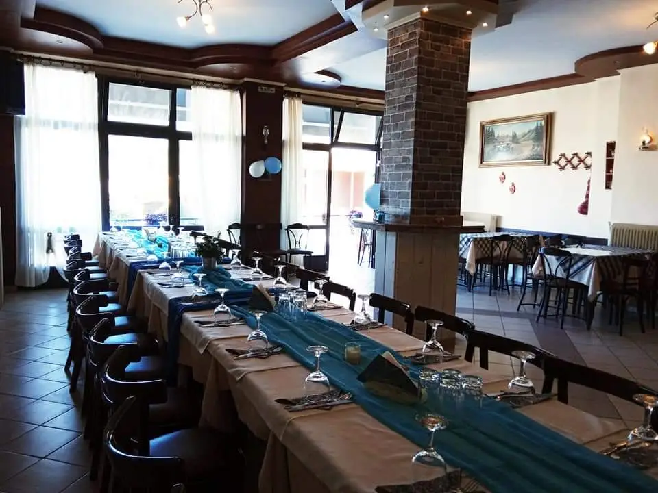 Ταβέρνα Μεζεδοπωλείο Σαμαρά_Arnaía_slider_image_1