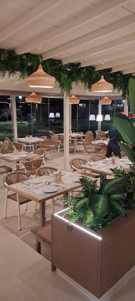 Armýra Restaurant in Arnaía