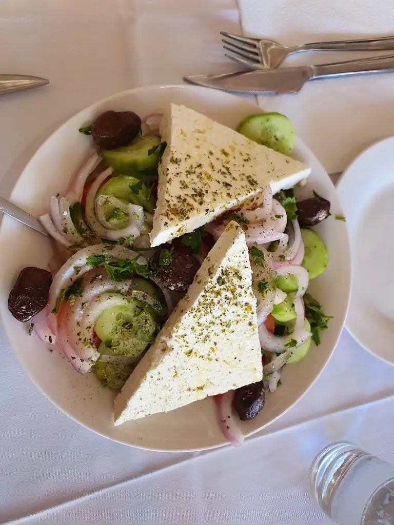 Oleksandr Sukhoi_Μεζεδοπωλείο 