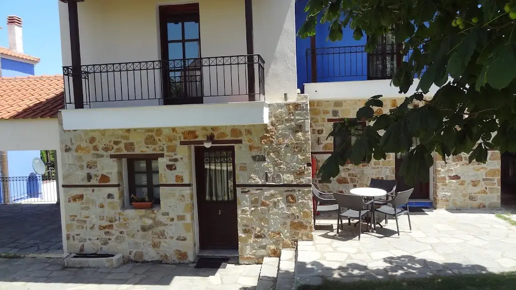 Paul Gillingham_GREEN VILLAGE_Arnaía_Bewertung