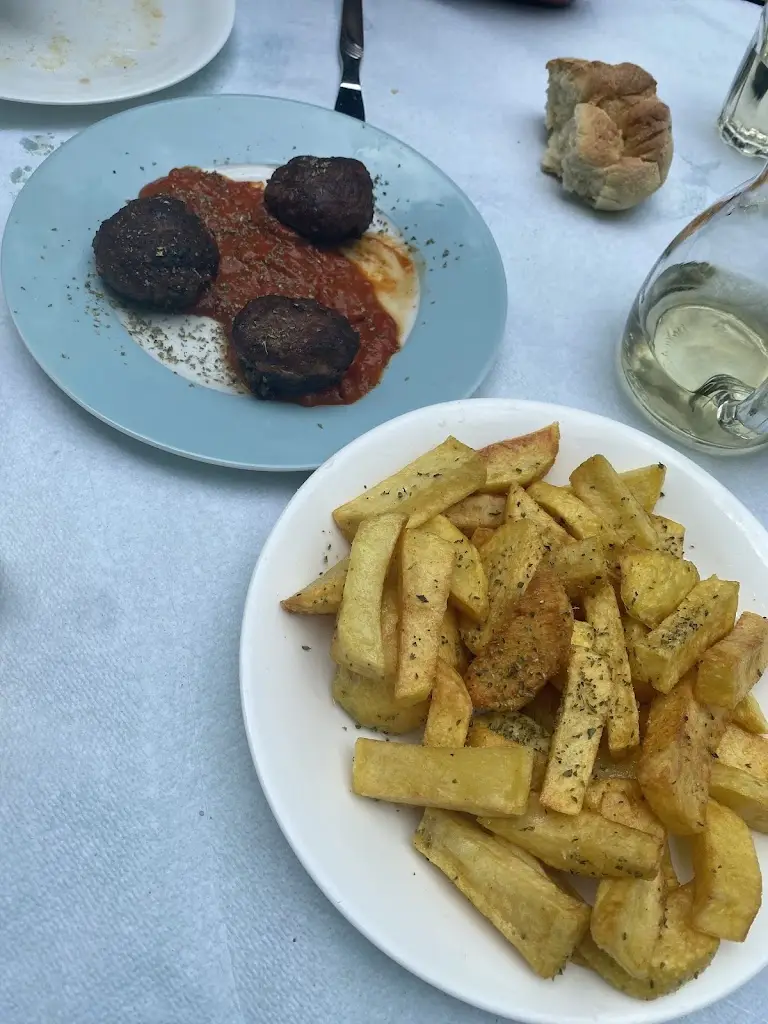 Petros Pontikis_Ταβέρνα «Ο Σώγαμπρος» (Sogambros)_Arnaía_Bewertung