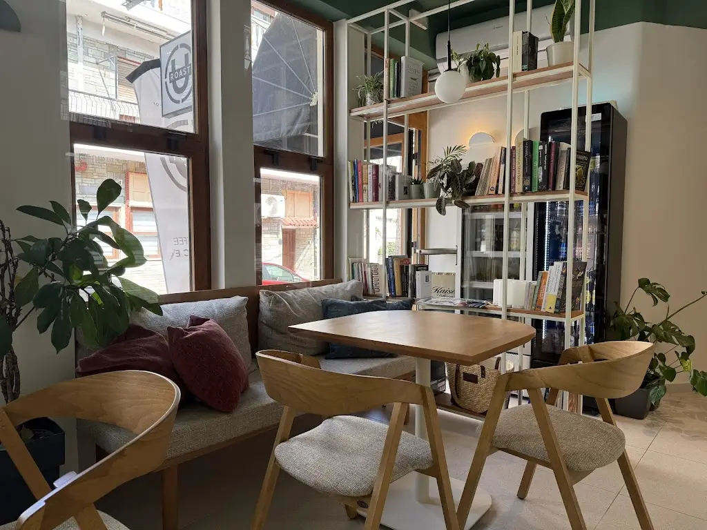 Nifty Roots Restaurant in Asvestochóri