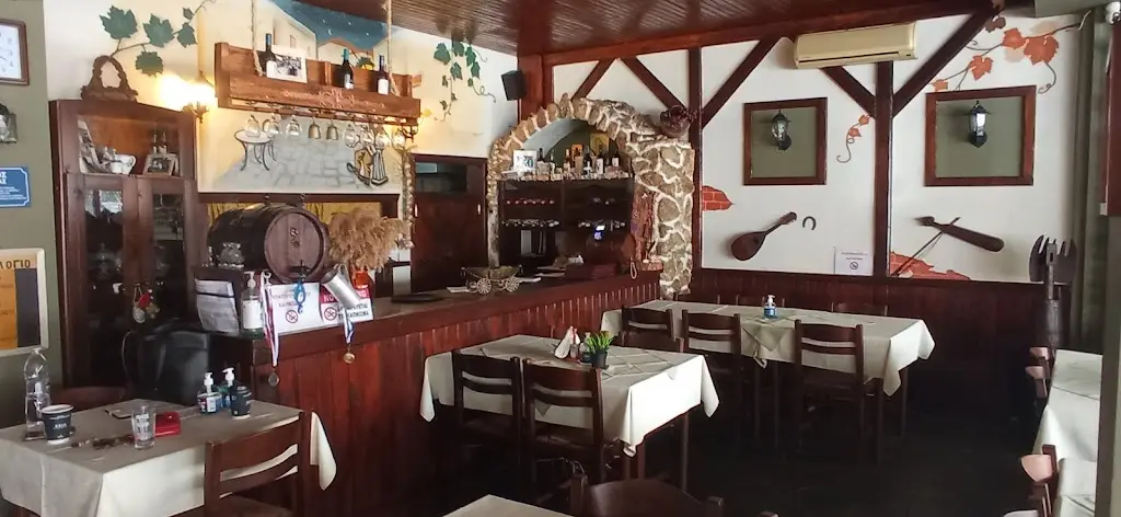 Τσιπουράδικο του Χαγιάτι Restaurant in Axioúpoli