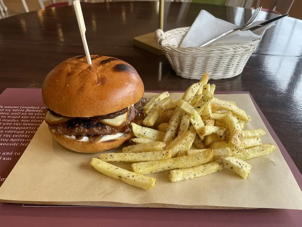 s kiki_Umami Cocktail Restaurant_Artémida_review