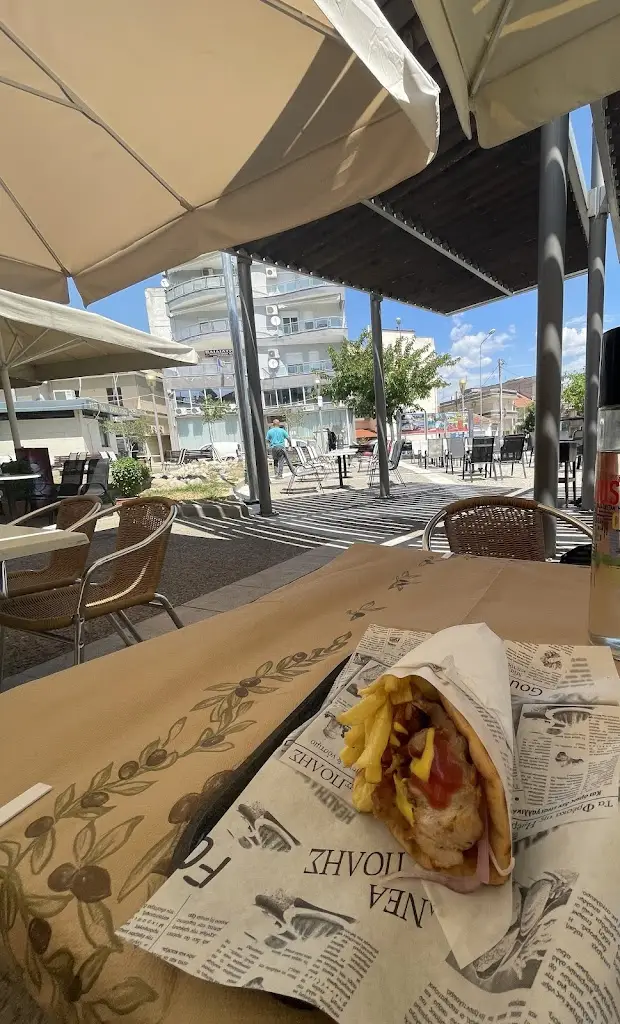 Streat Food Γυραδικον_Axioúpoli_slider_image_2