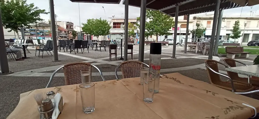 Streat Food Γυραδικον_Axioúpoli_slider_image_3