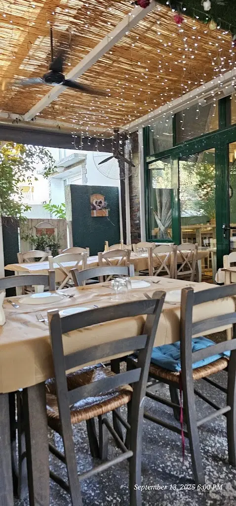 Μυσιρλού fish & meat_Chalástra_slider_image_2