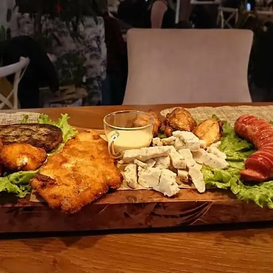 La Piazza Restaurant and Pub_Chalástra_slider_image_3