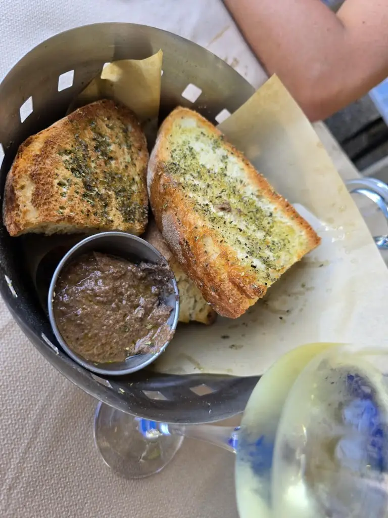 Kevin Psaila_Ta Delfinia_Artémida_review