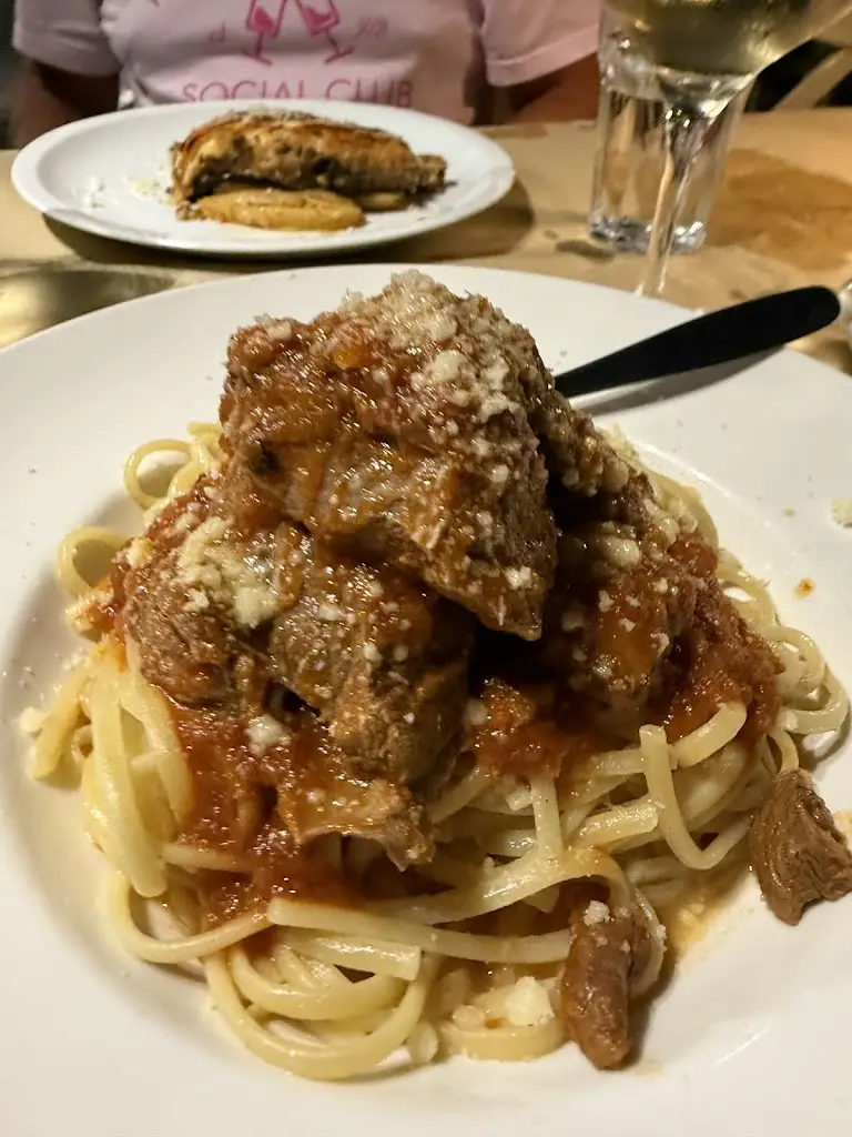 World Traveler_Ta Delfinia_Artémida_review