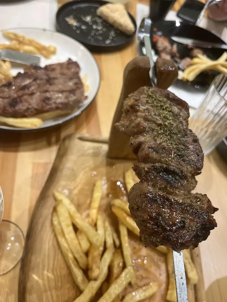 Lila Grønsnes_Ταβέρνα Φουσκωτός_Chalkidóna_Bewertung