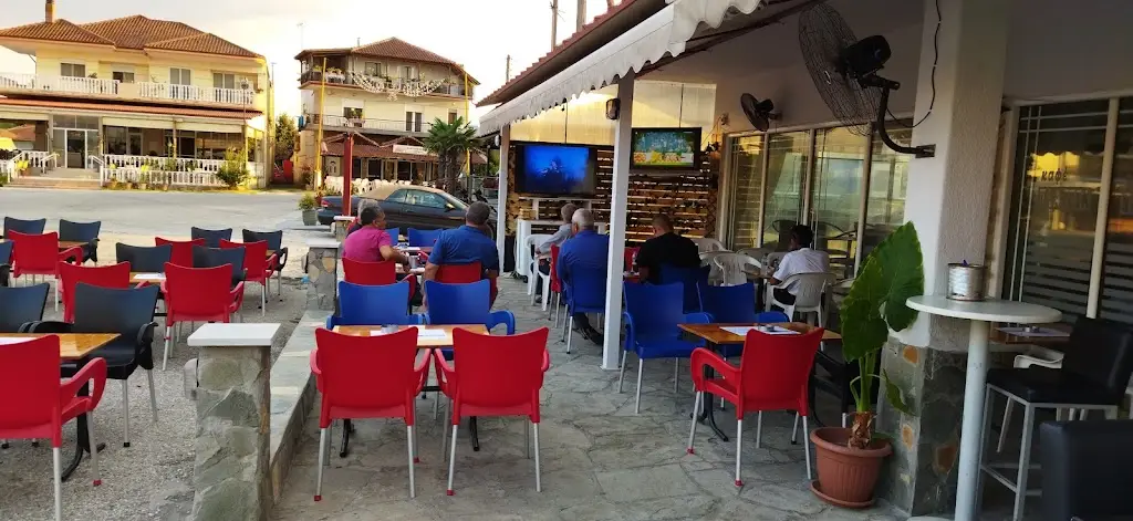 Coffee-bar-pizza "The Square" Restaurant in Chrysochórafa