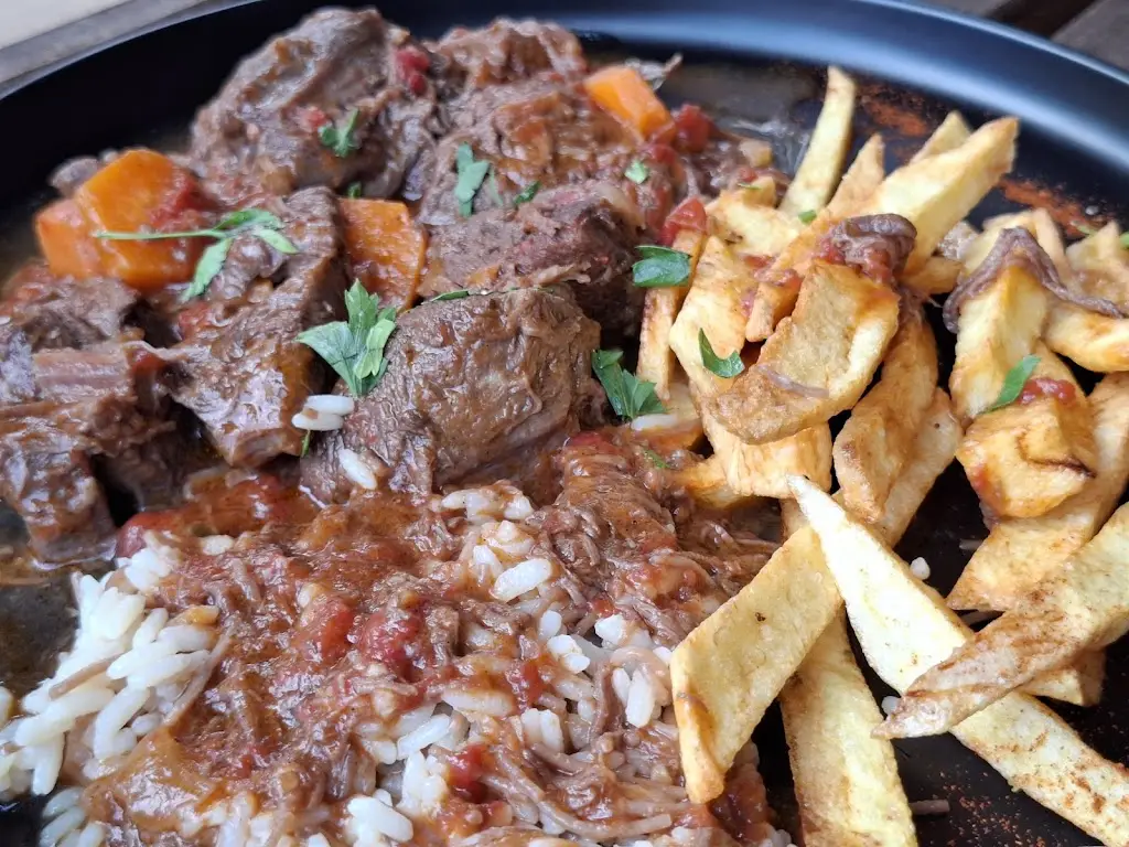 Alisa Allais_Barba Giorgis Tavern_Chrysochórafa_review