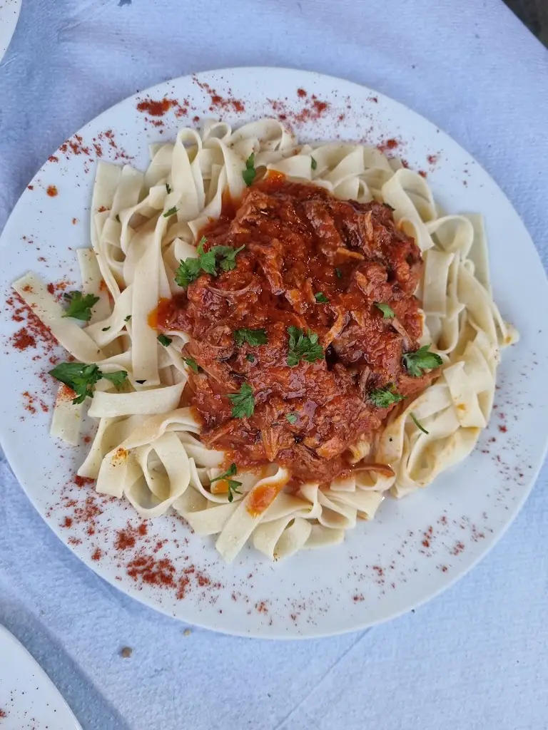 Ioana Diaconu_Barba Giorgis Tavern_Chrysochórafa_review