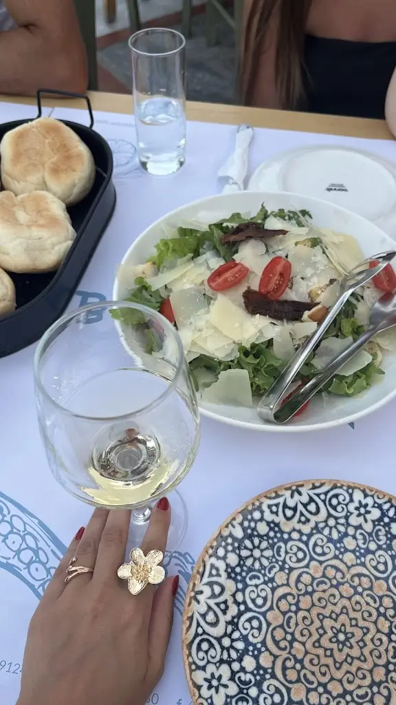 D.Ž._Botsalakia_Asproválta_review